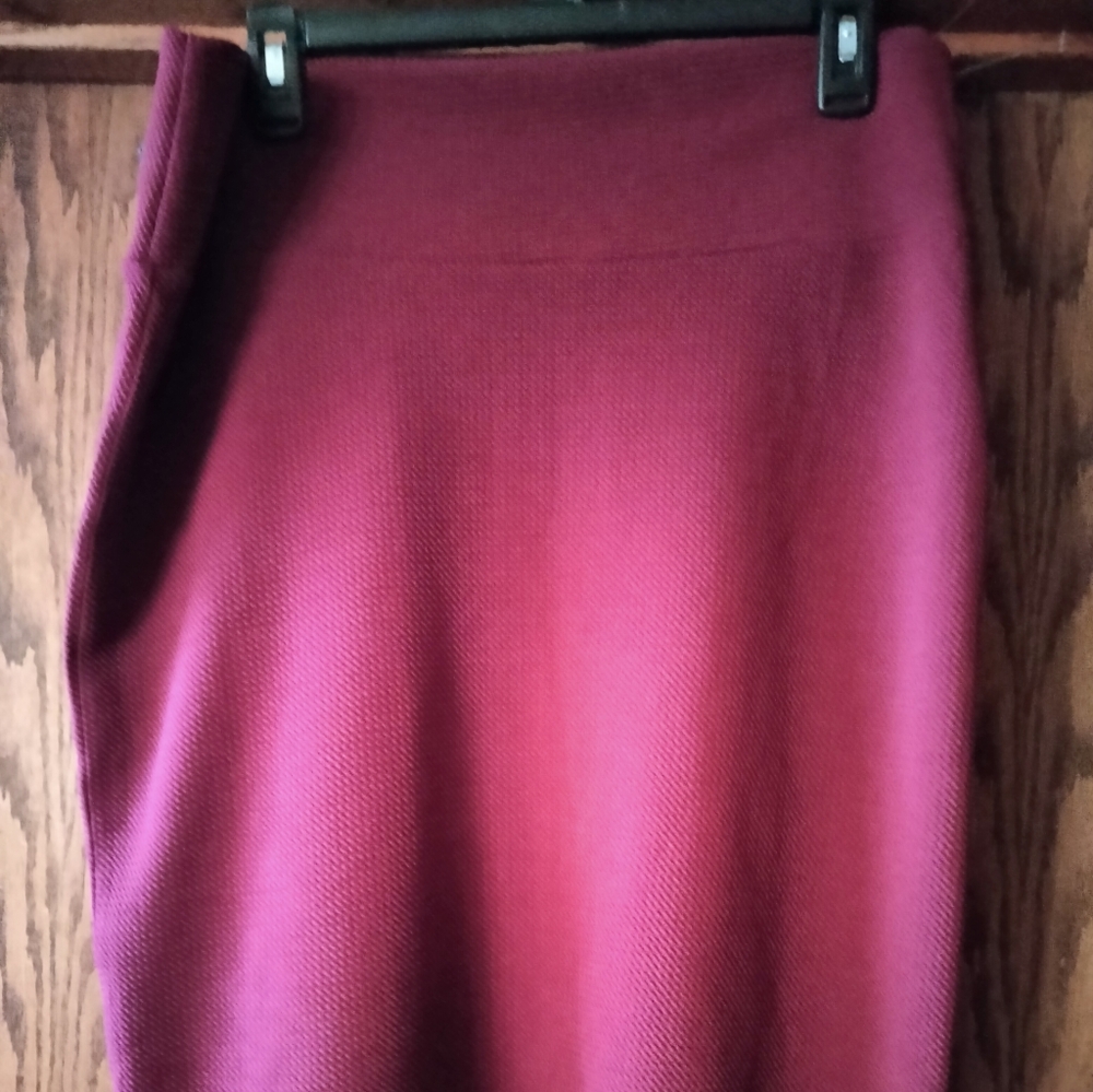 lulaRoe Burgundy knit skirt in large. New without tags. 25" in length.